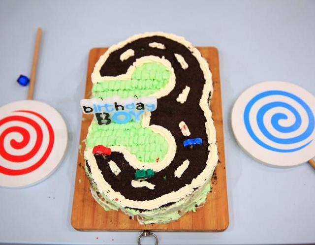 3岁创意数字生日蛋糕的做法