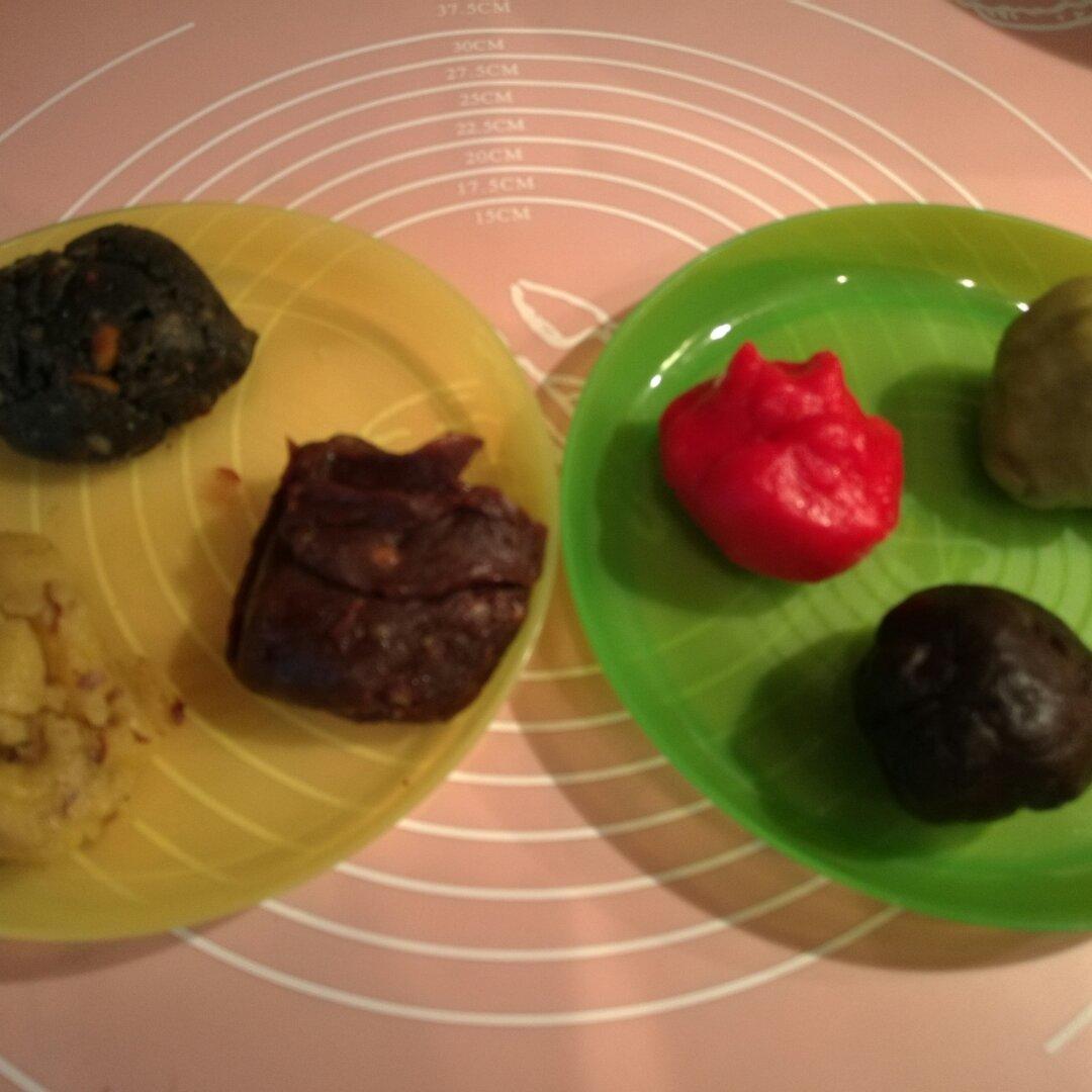 彩色冰皮月饼