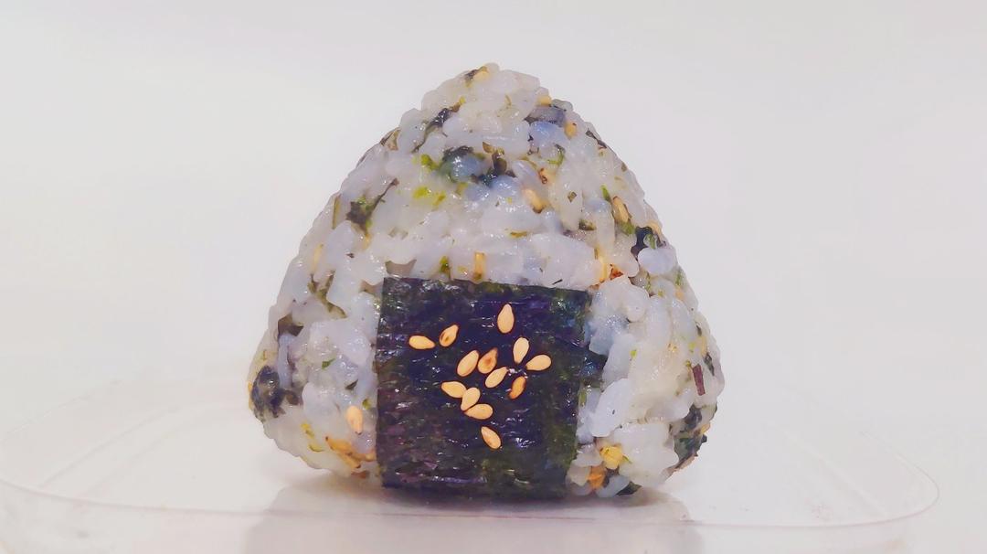 若拾一做的正宗日式手捏饭团