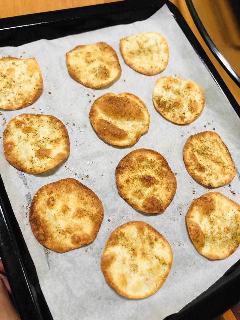 饺子皮做芝士脆片