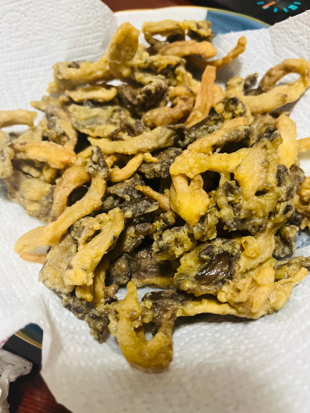 做椒盐蘑菇，直接挂面糊是不对的，大厨教你正确做法，香酥还脆
