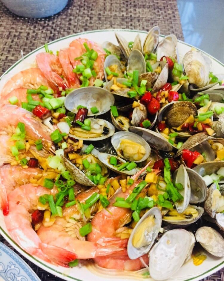 小囡欢欢做的蒜蓉粉丝蒸双鲜(蒜蓉粉丝蒸花甲虾)