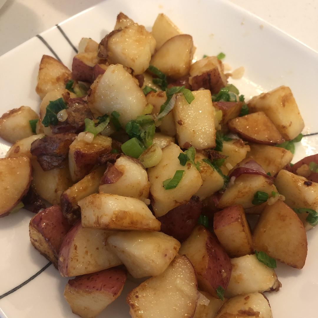 一道怎么做都好吃的干煎土豆鸡丁（红烧，咖喱，椒盐，孜然）