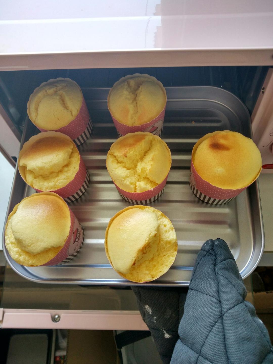 蔓越莓棉花纸杯蛋糕