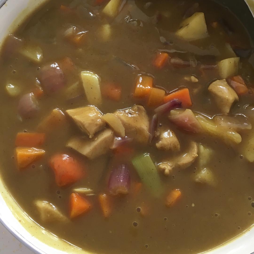 土豆咖喱鸡肉饭