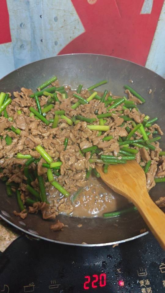 蒜苔炒肉丝