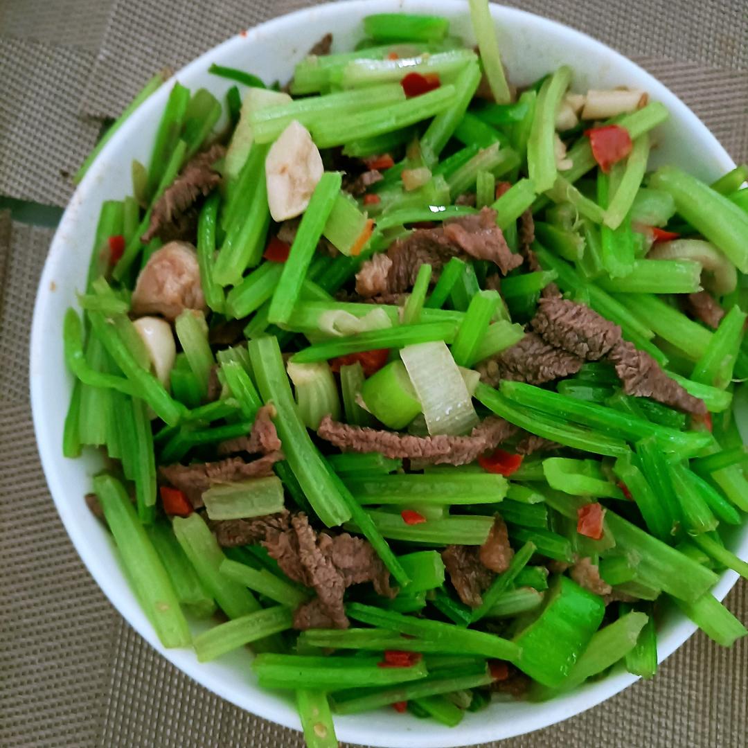 芹菜炒牛肉