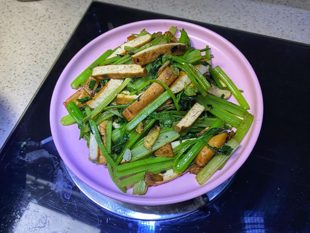 芹菜炒香干