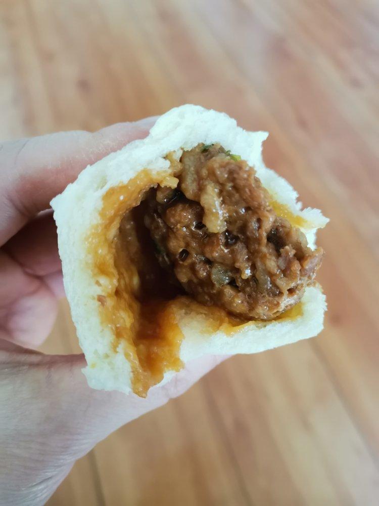 好吃流汁的肉馒头