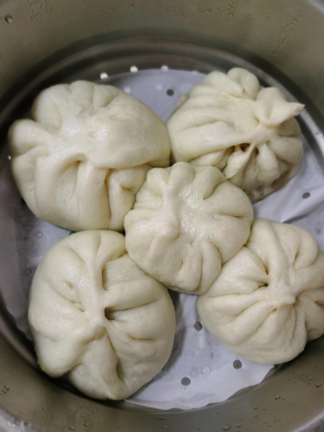 鲜美多汁的洋葱牛肉包子