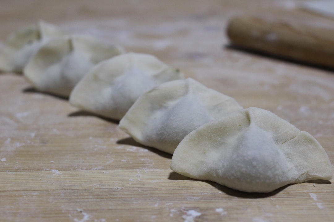 大肚饺子包法——后附视频  (胡萝卜牛肉馅儿)