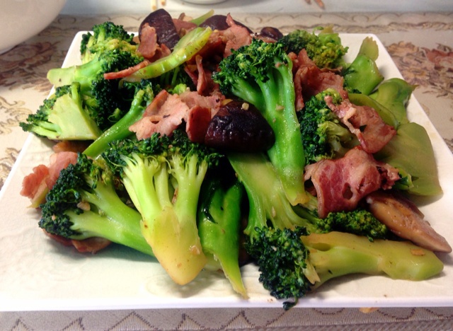 西兰花香菇炒培根