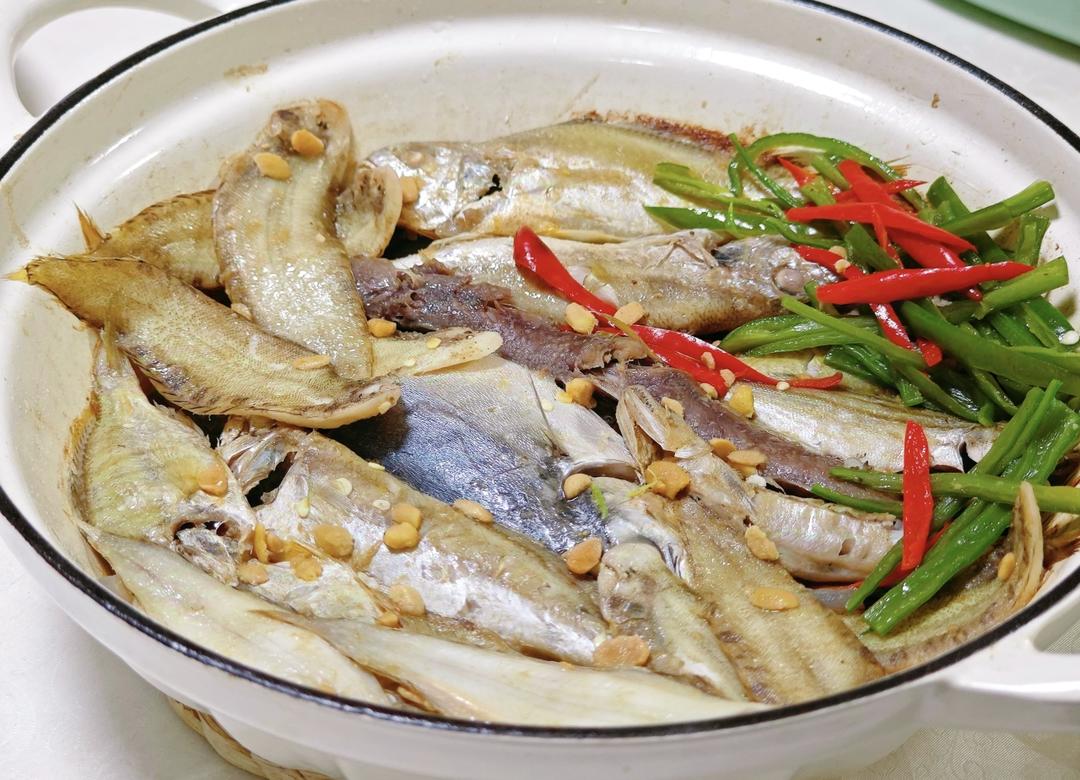 原汁原味杂鱼煲