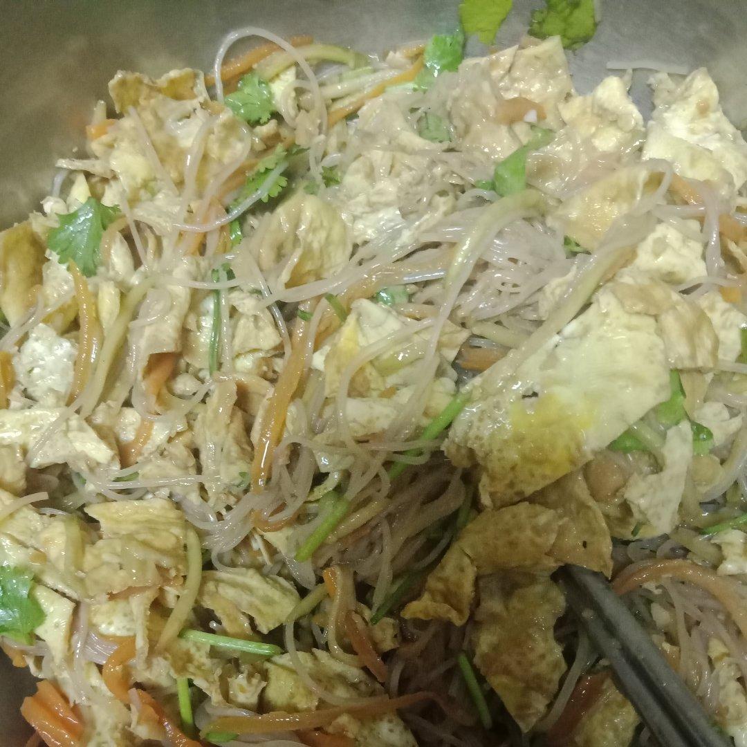 超快手的凉拌千张黄瓜胡萝卜丝