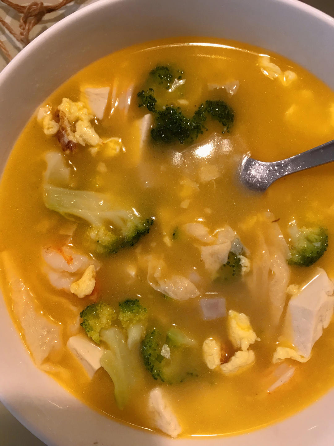 豆腐鲜虾菇菌汤