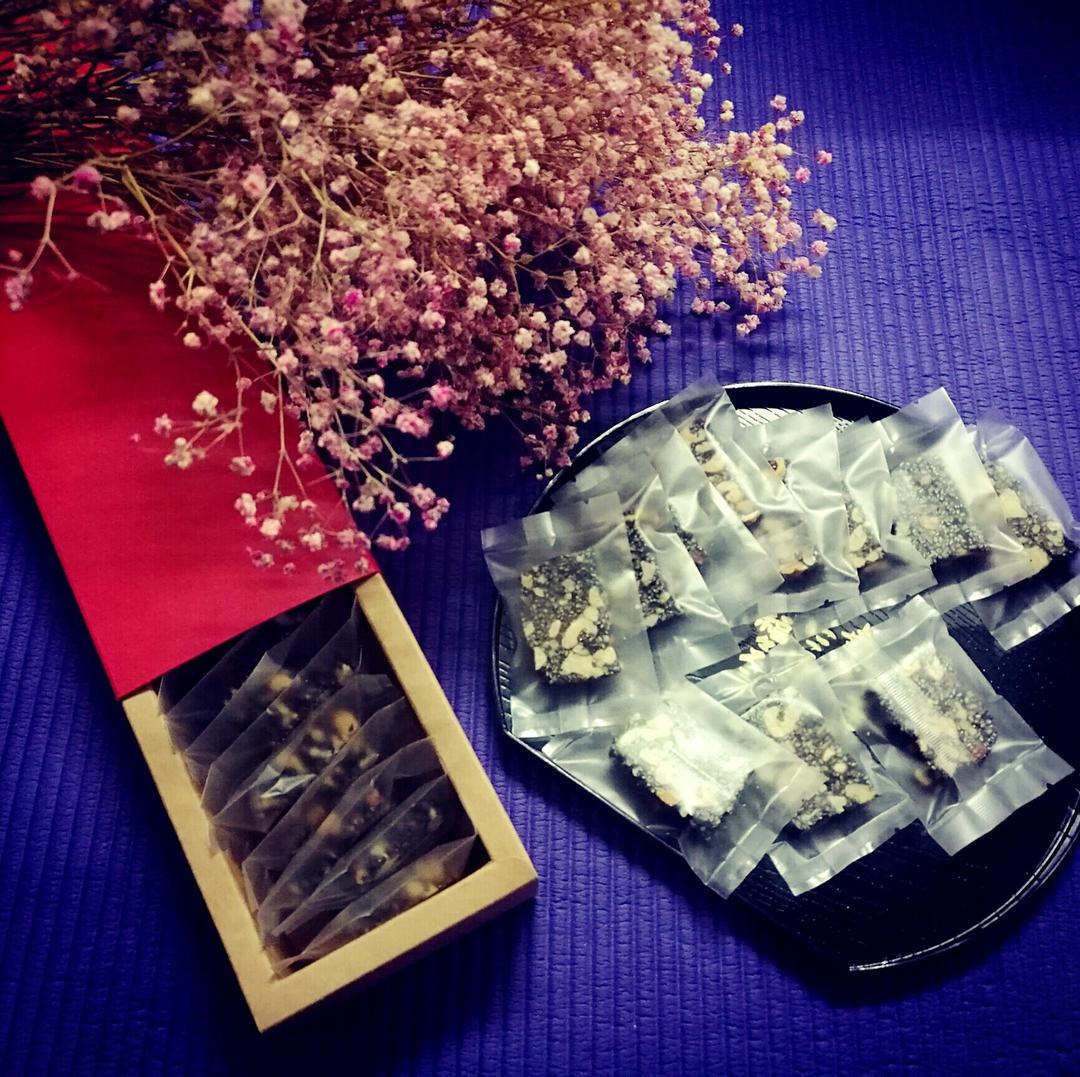 枸杞核桃花生黑芝麻片