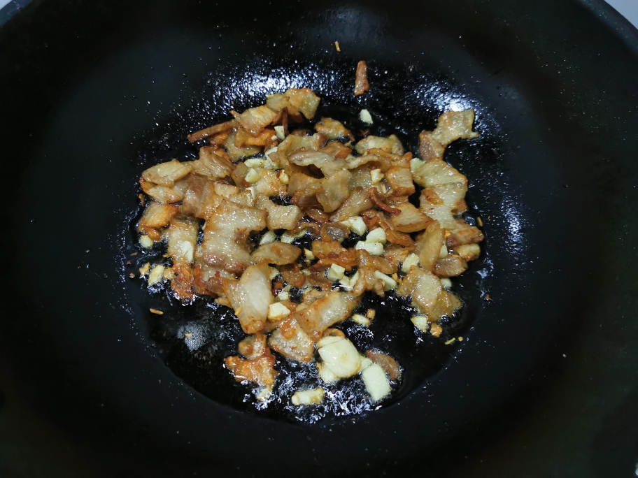 冬天的暖暖锅（白菜蘑菇猪肉炖粉条）的做法 步骤4
