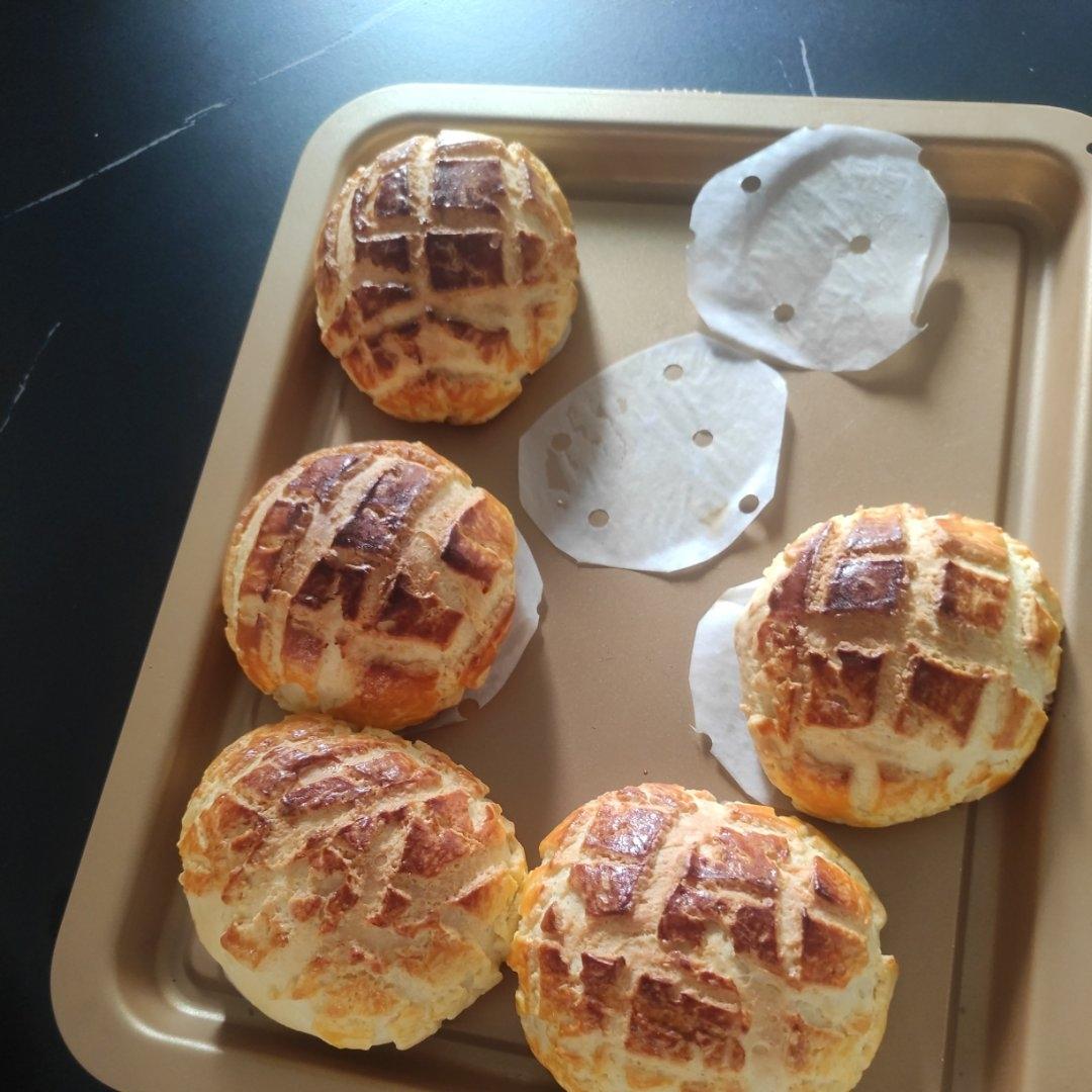 好吃到炸裂的港式菠萝包（附带制作酥皮的小视频）