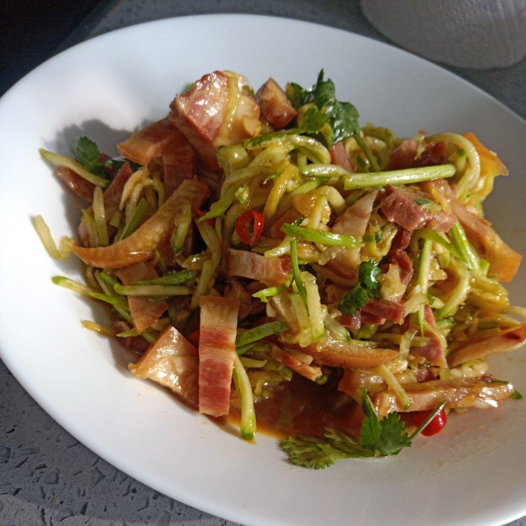 豪爽霸道的拍黄瓜拌猪头肉