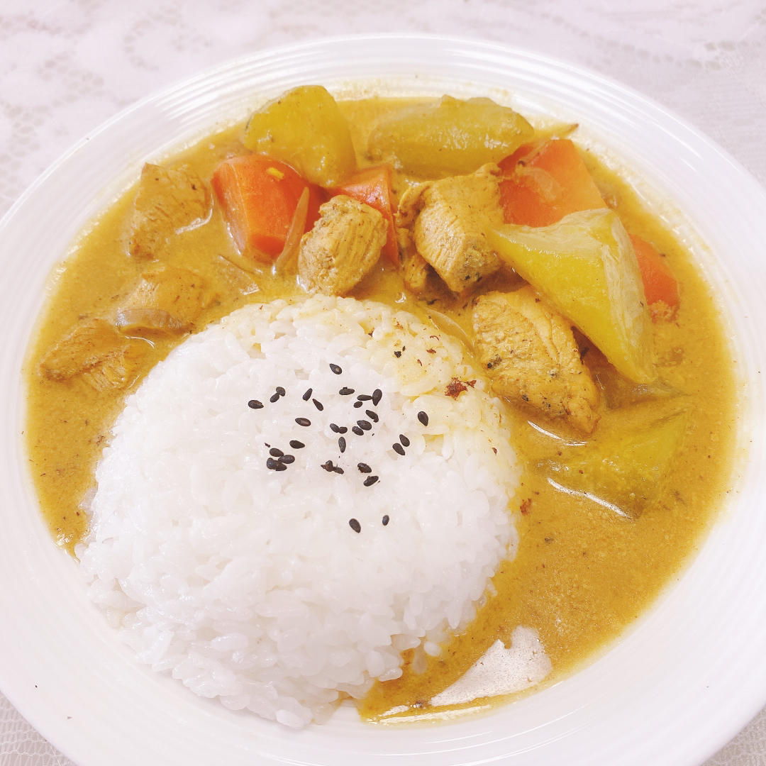 蜜桃味的香香做的泰式咖喱鸡肉饭