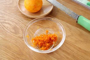 橙香戚风蛋糕的做法 步骤1