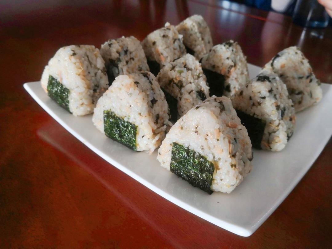 金枪鱼饭团