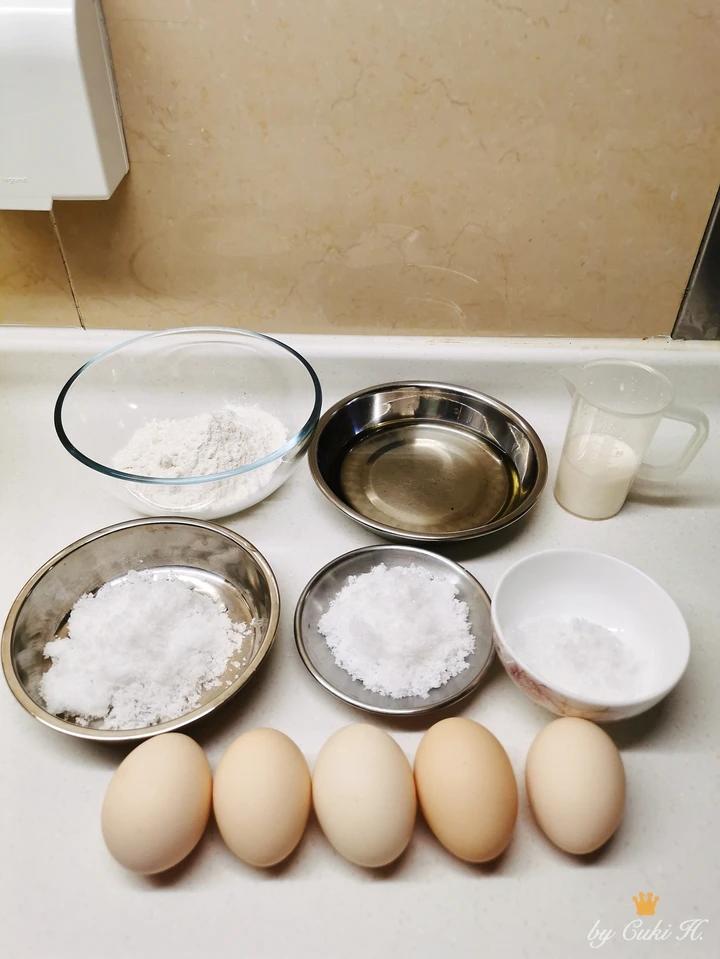 新手必成8寸生日蛋糕（详细多图干货经验分享，解决戚风蛋糕塌陷，奶油饰面涂不好，烤箱温度不好掌握等各种问题）