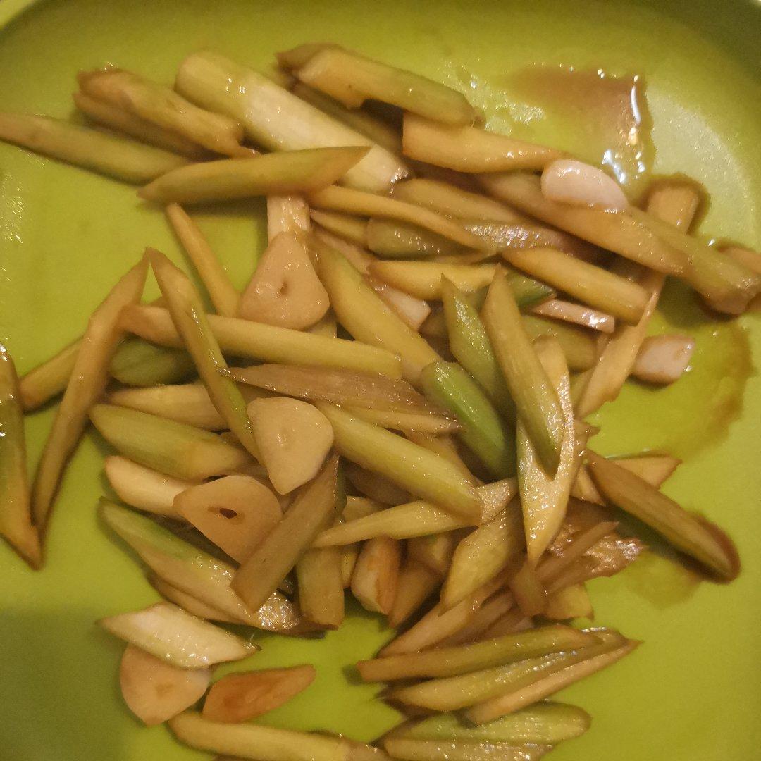 清炒芦笋