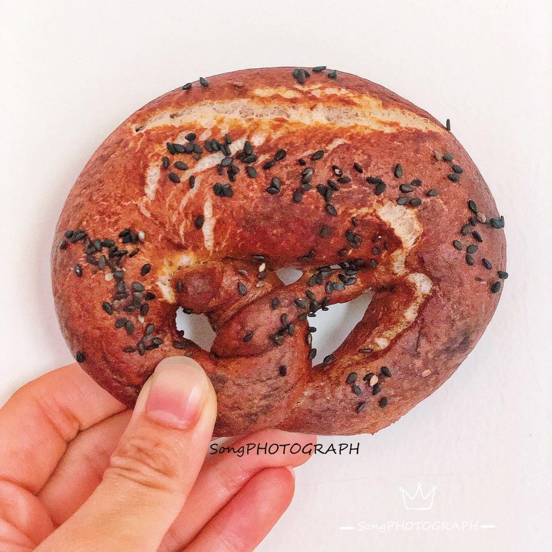 🥨黑麦碱水包Brezel🥨（小苏打版）