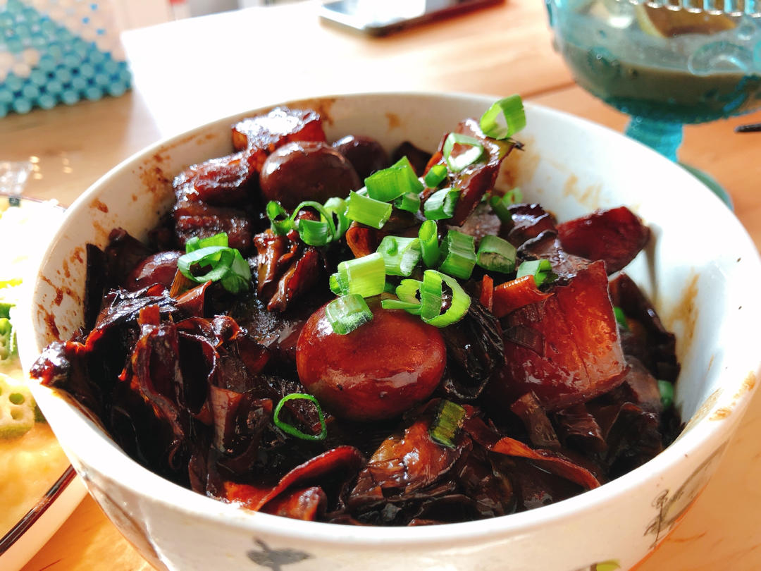 秘制笋干红烧肉