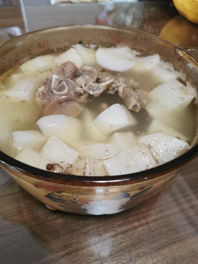菩提珠玉做的清炖萝卜牛肋骨汤