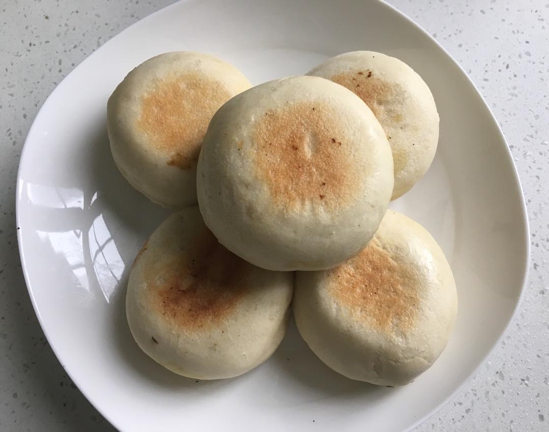 寒积雪做的好吃好看简单易学的香葱火腿肠发面小饼