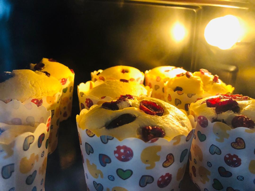 纸杯蛋糕（蔓越莓版可爱到爆）