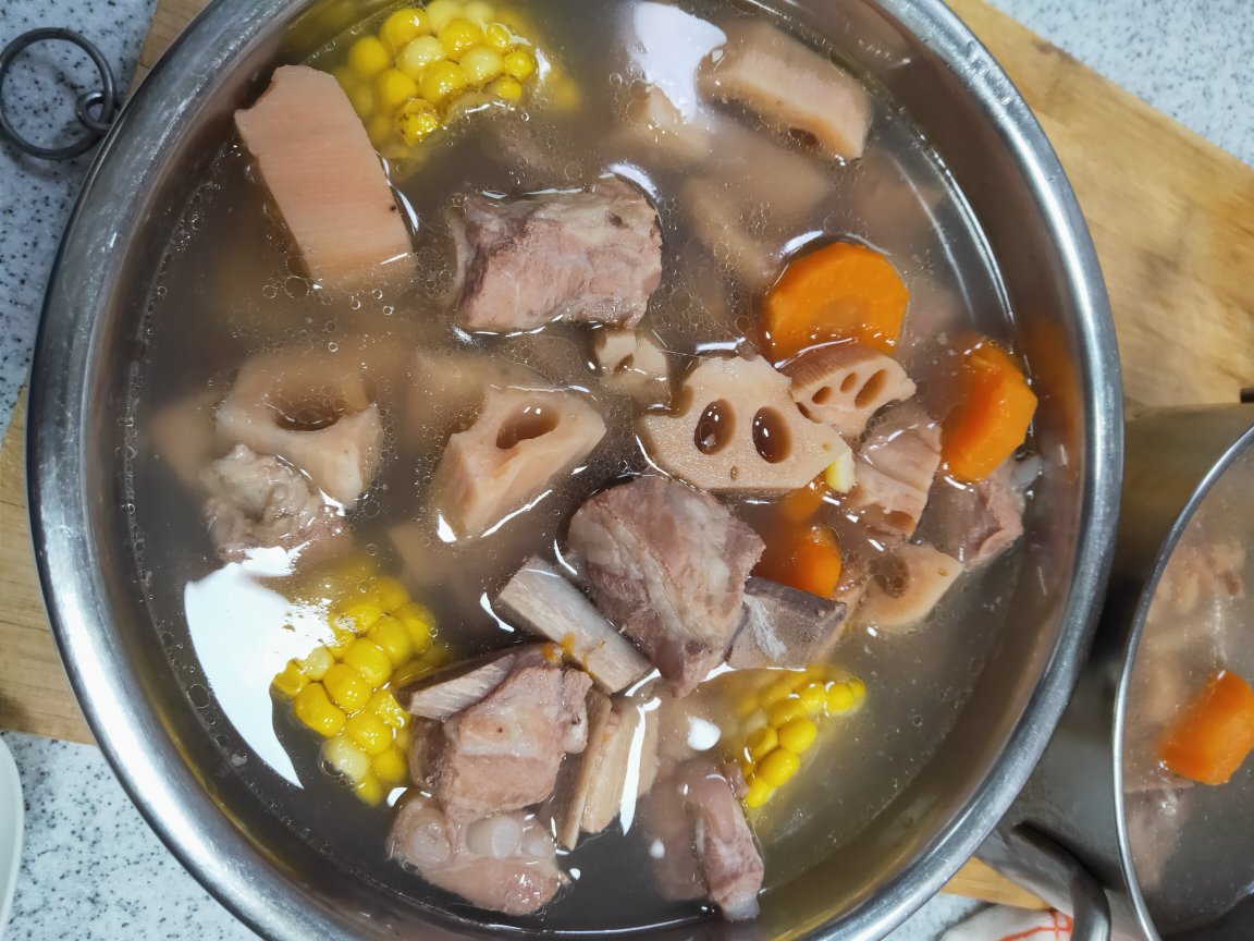 最美味的补血汤煲（例假期间喝非常好）～粉藕红衣花生土猪排骨汤