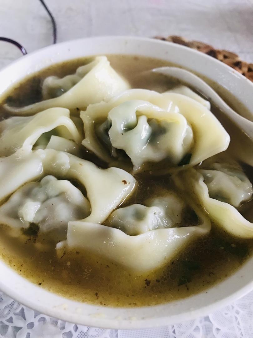 鸡汤馄饨，汤底香醇