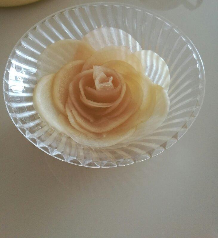 雕刻萝卜花让你的菜肴锦上添花