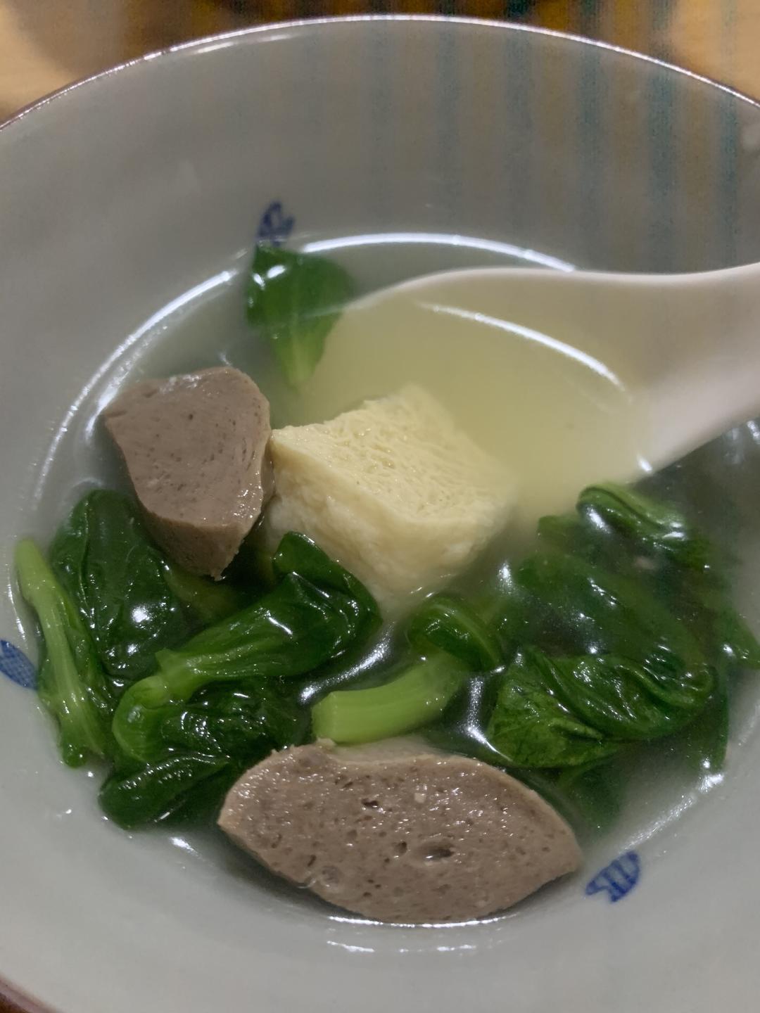 大叶蓬蒿菜牛丸豆腐汤