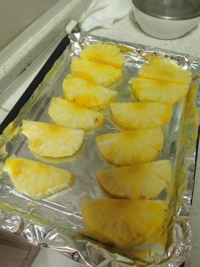 餐后小甜点—烤凤梨