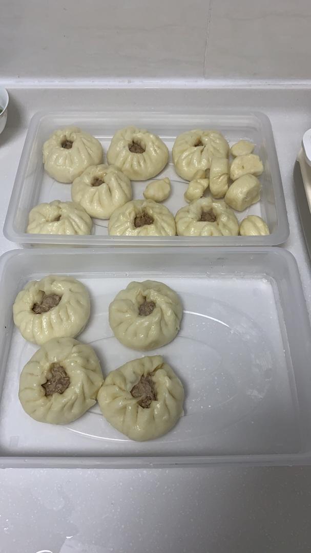 松软多汁的肉包子