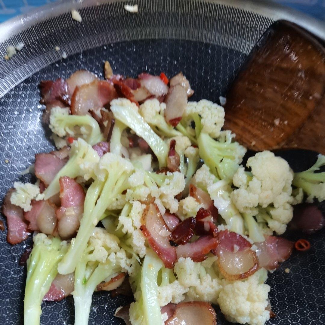 有机花菜炒腊肉