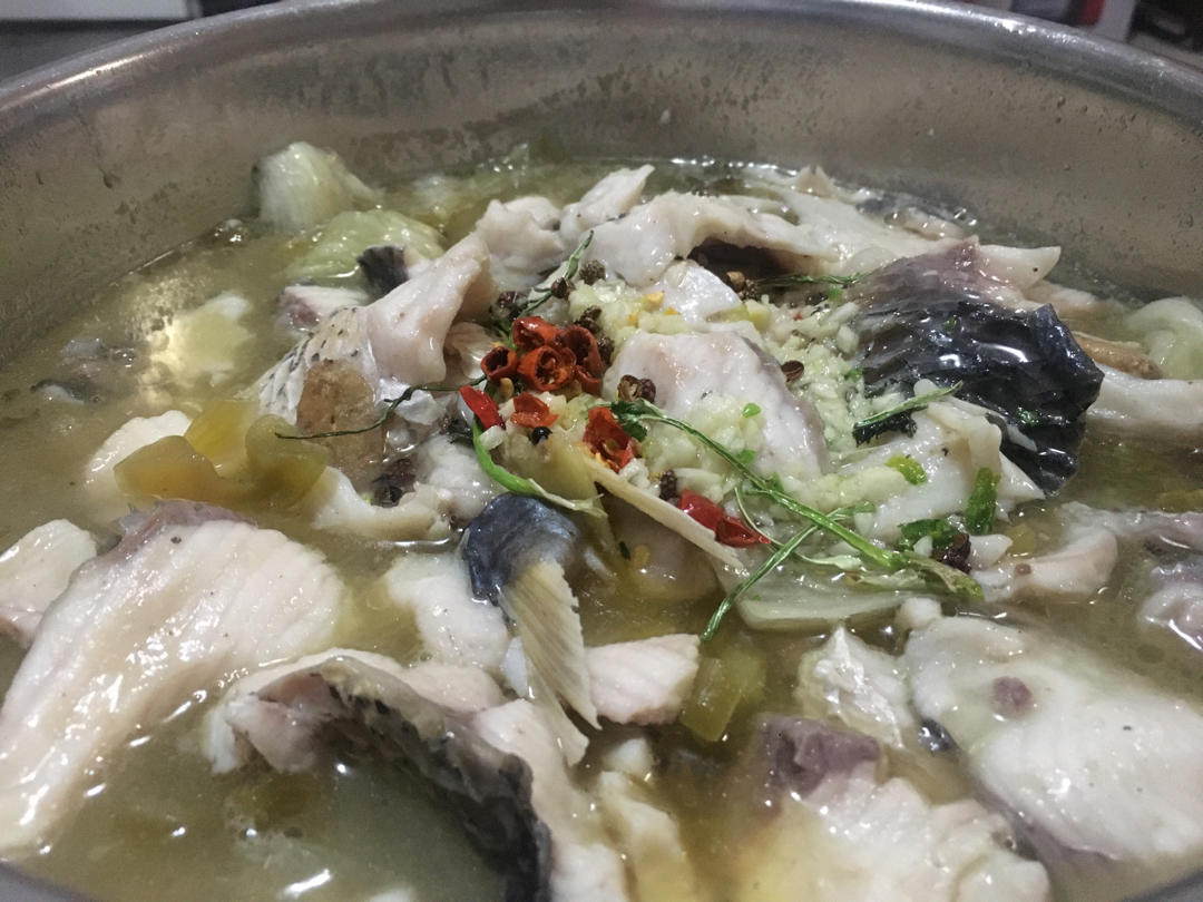 不会失手的家常酸菜鱼，满满一大盆，超过瘾！