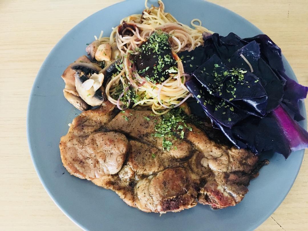 煎猪扒（超简单）和其他的猪扒在这食谱的最下面