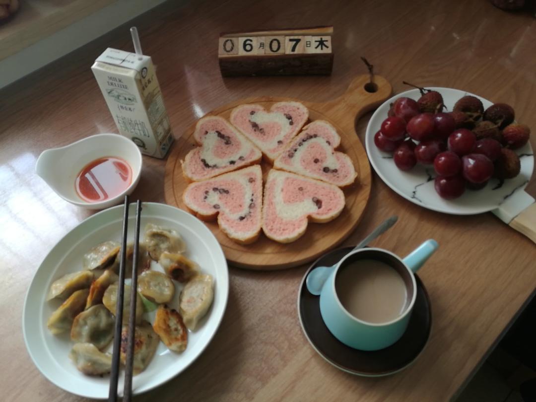 粉色蜜豆爱心吐司