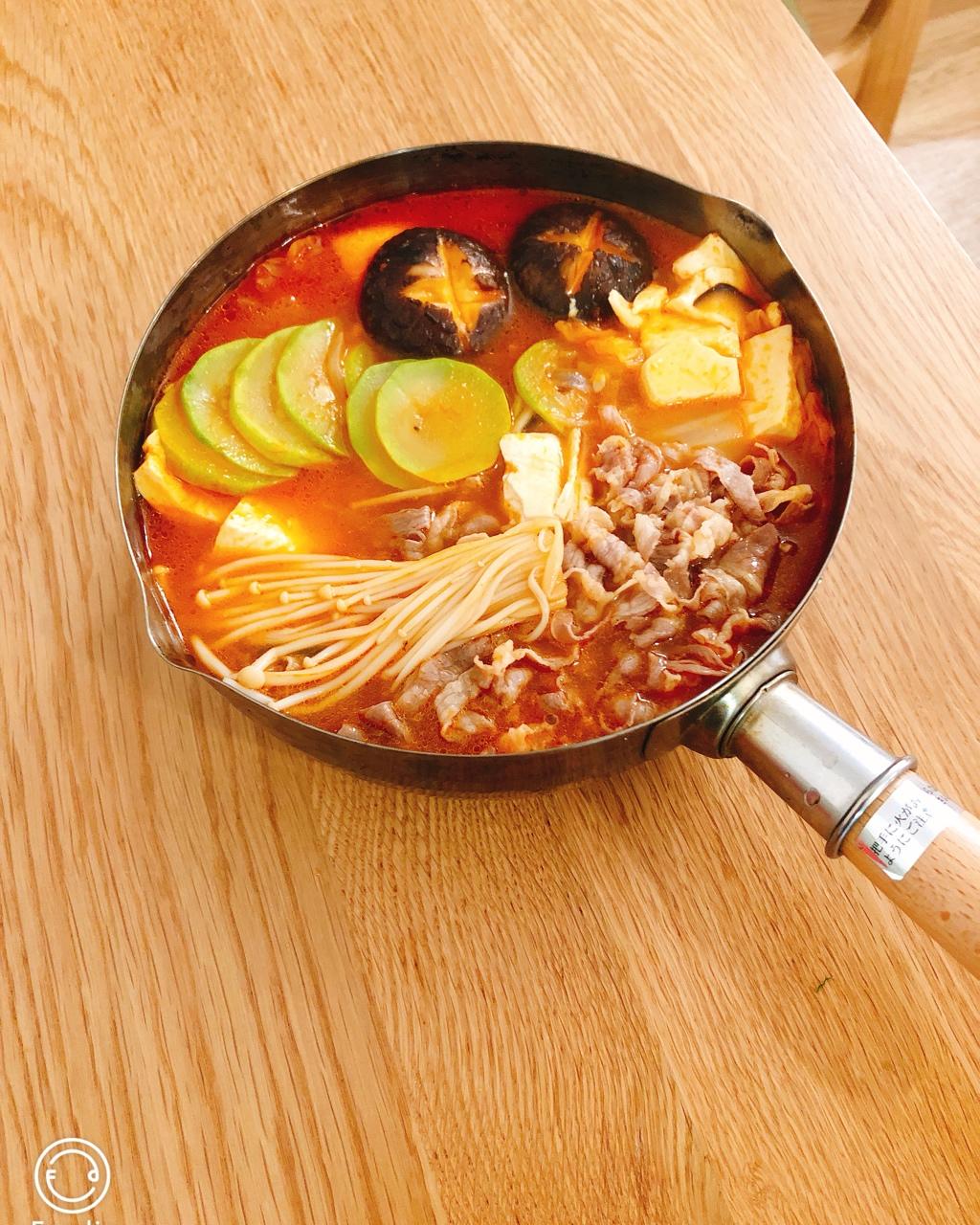 超满足的冬日泡菜暖锅