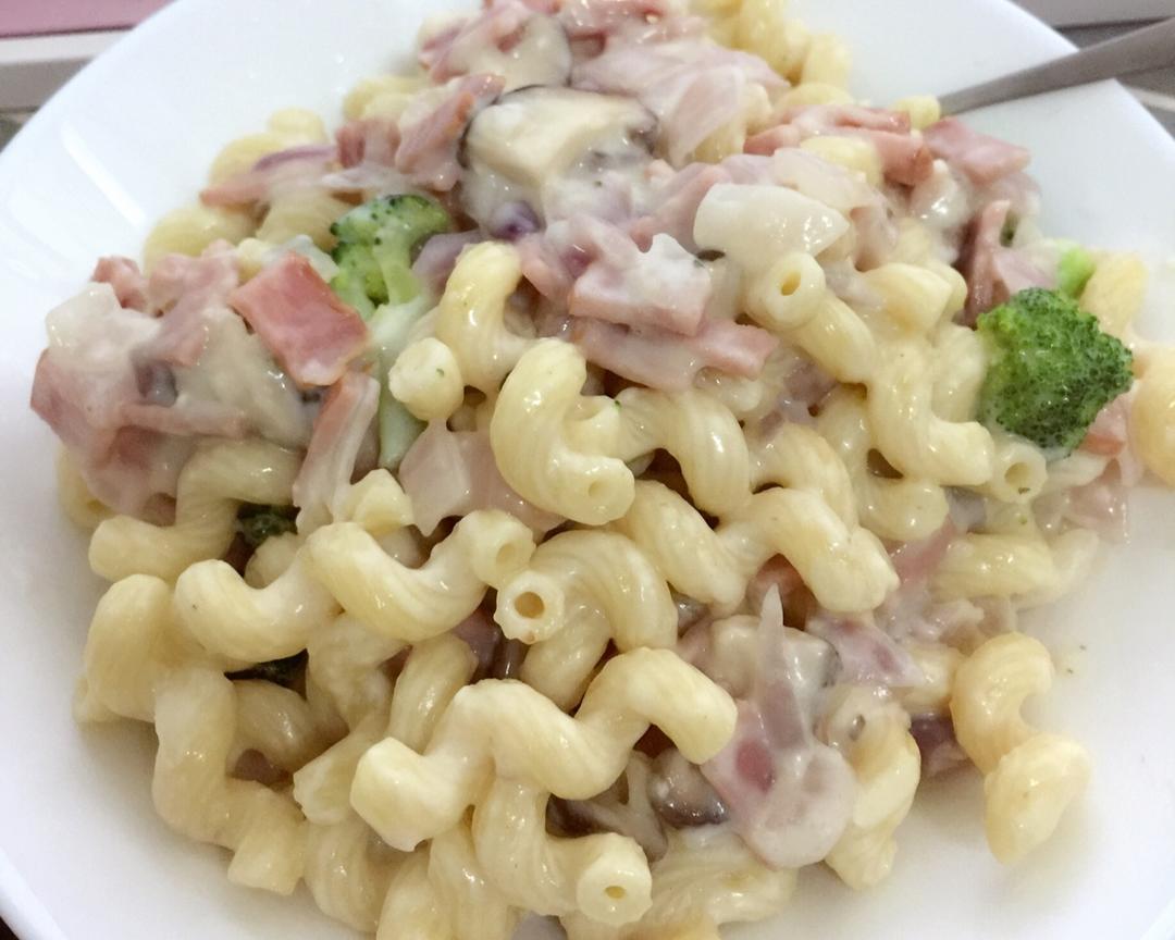 奶汁意粉的做法