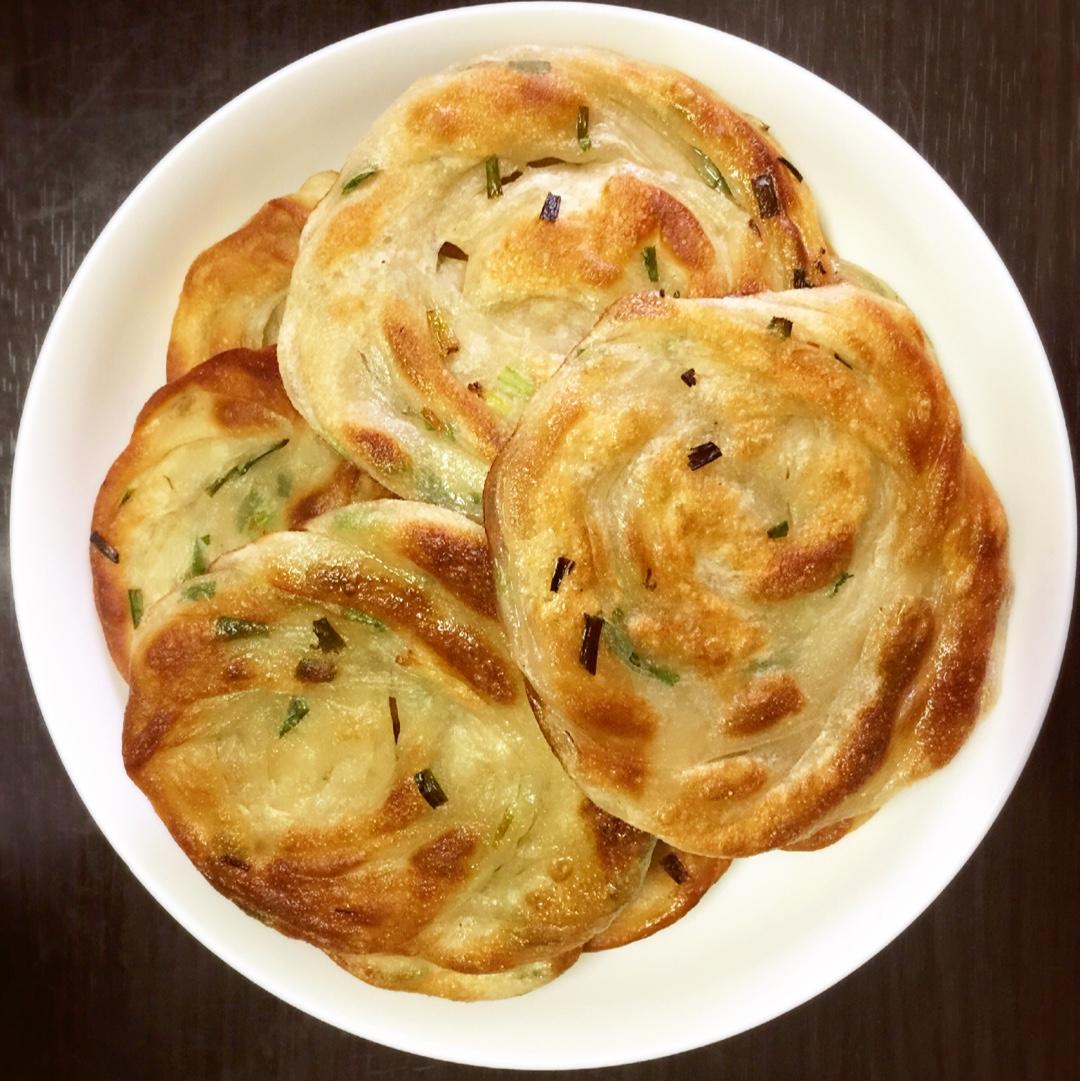 爱生活的姐做的家常葱油饼