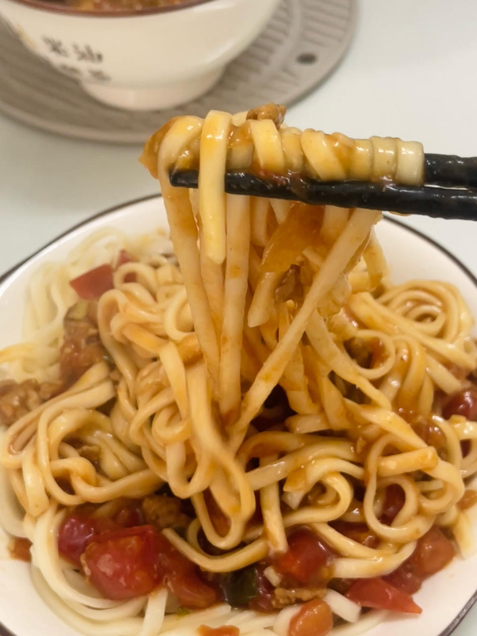 一碗根本不够的番茄肉酱面