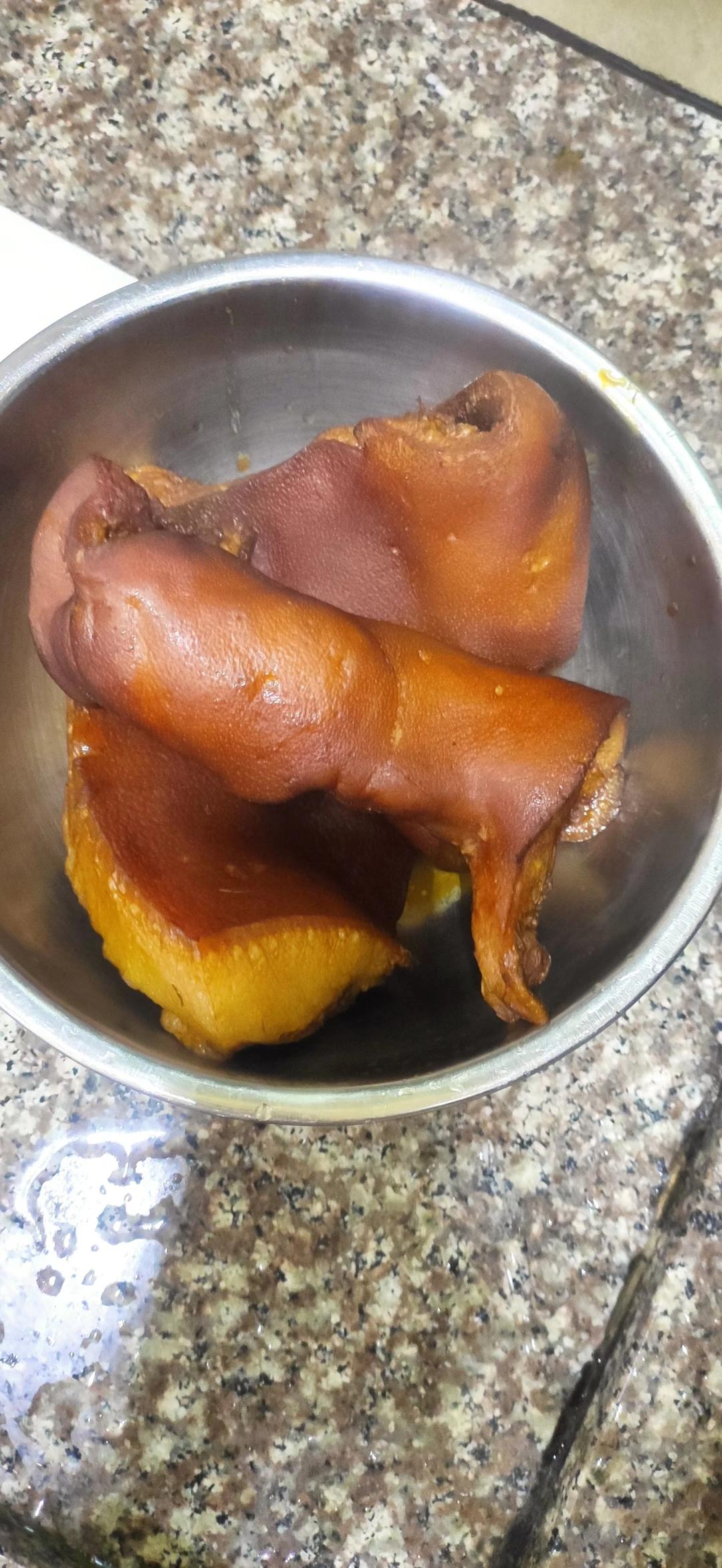 卤猪头皮