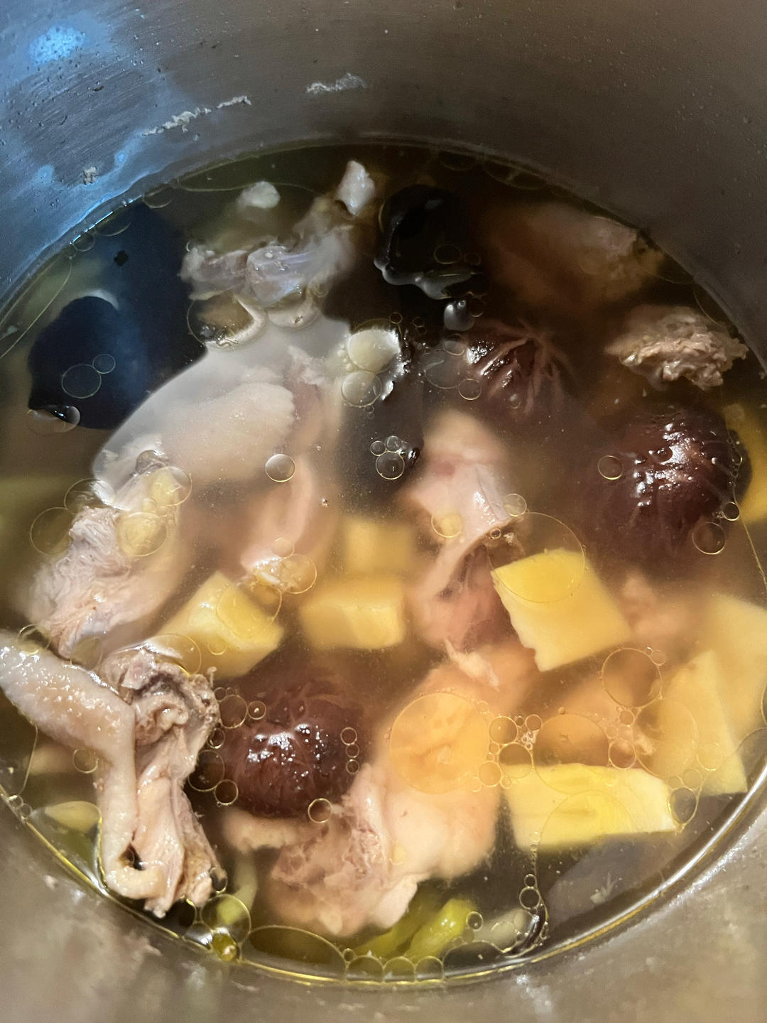 奶奶教的鲜香肥美香菇炖鸡汤