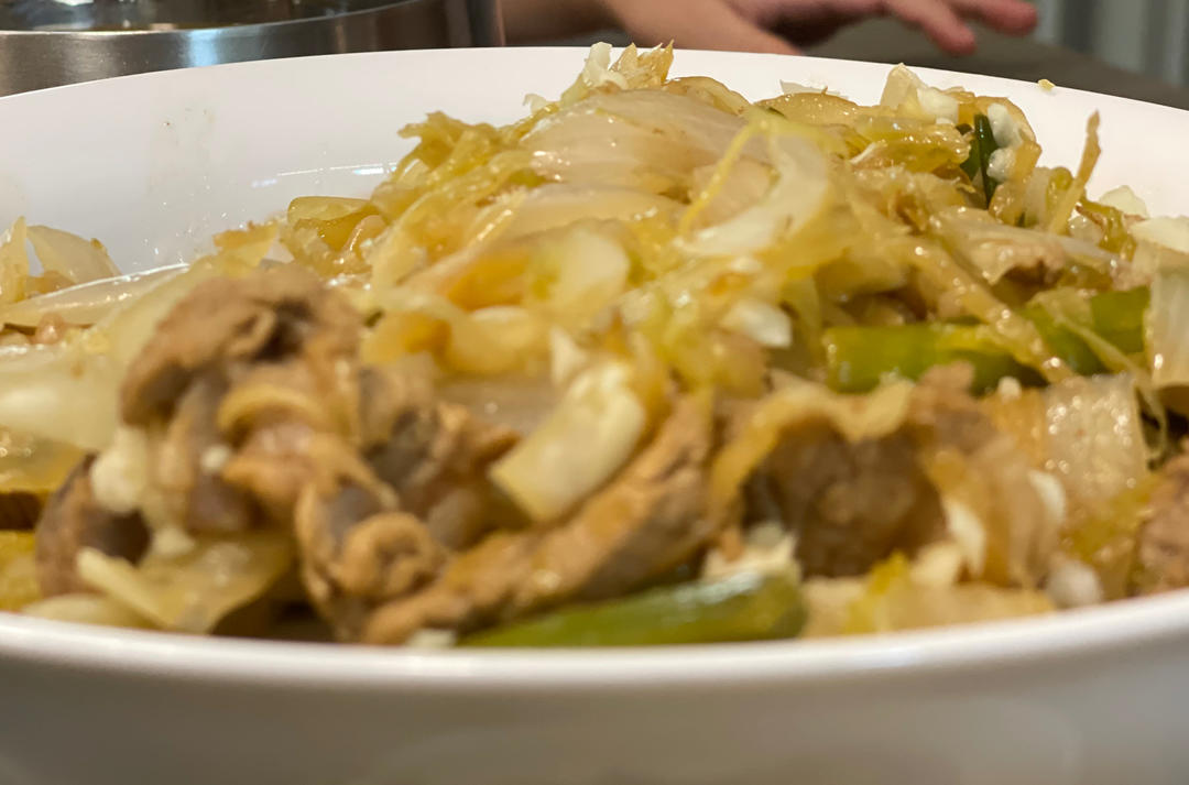 东北酸菜炒五花肉巨香